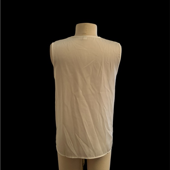 NWOT timeless pleated v-neck sleeveless top, white small - Picture 2 of 6